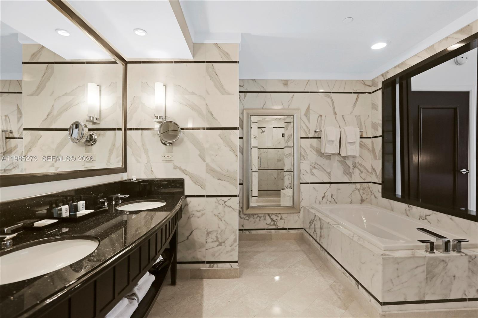 FONTAINEBLEAU III - Residential