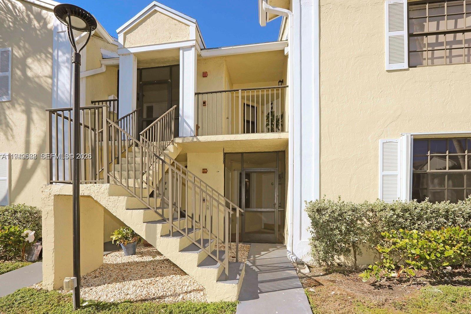 LAKESHORE CONDO 7 - Residential