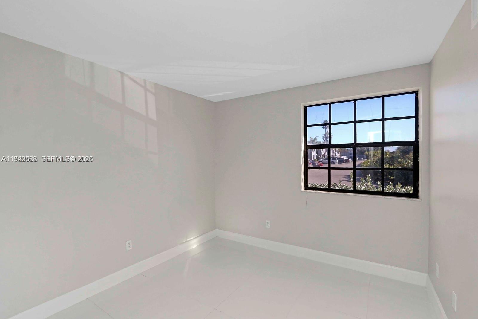 LAKESHORE CONDO 7 - Residential