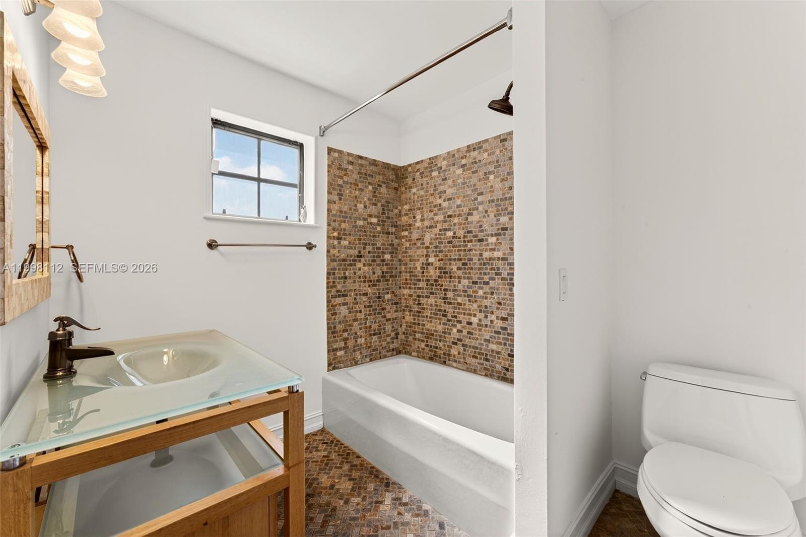 J G HEADS FARMS UNIT A - Residential Lease