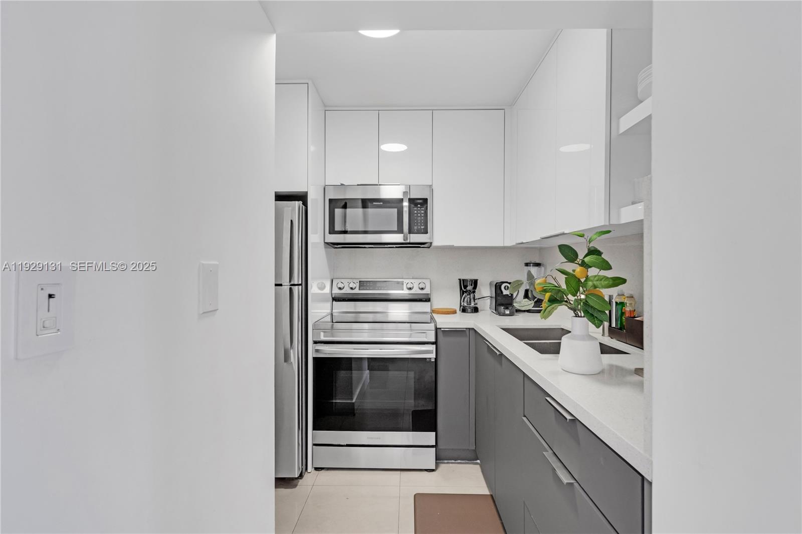 SOUTH BAY CLUB CONDO - Residential Lease