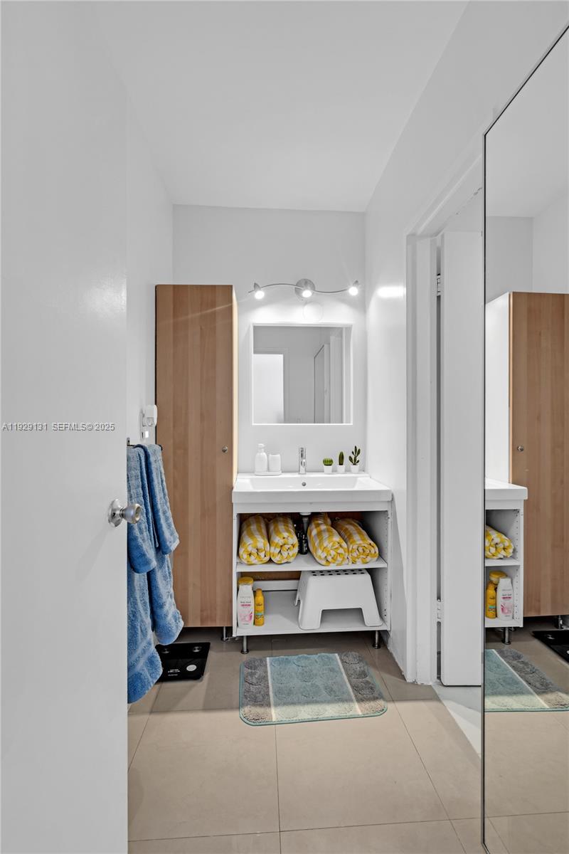 SOUTH BAY CLUB CONDO - Residential Lease