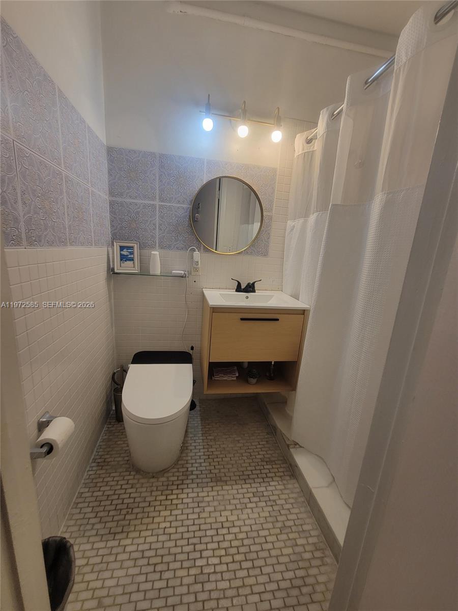 ROYAL SOUTH BEACH CONDO - Residential