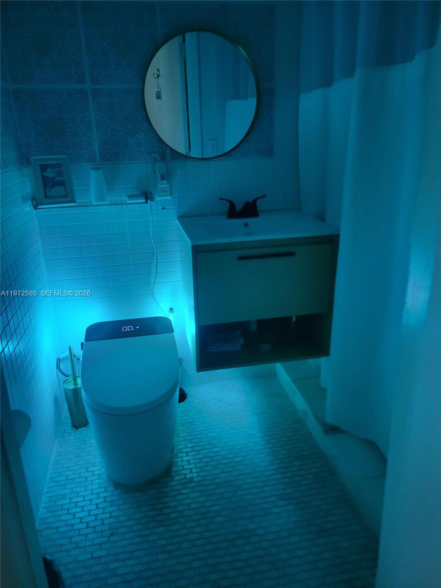 ROYAL SOUTH BEACH CONDO - Residential