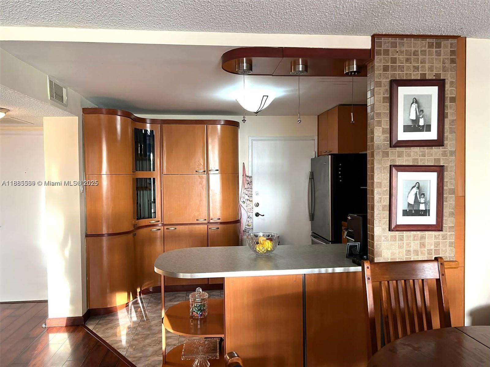 ALLINGTON TOWERS CONDO - Residential