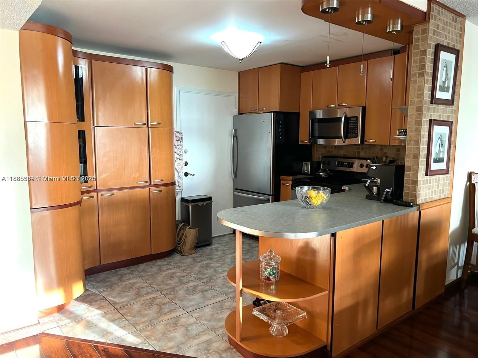 ALLINGTON TOWERS CONDO - Residential