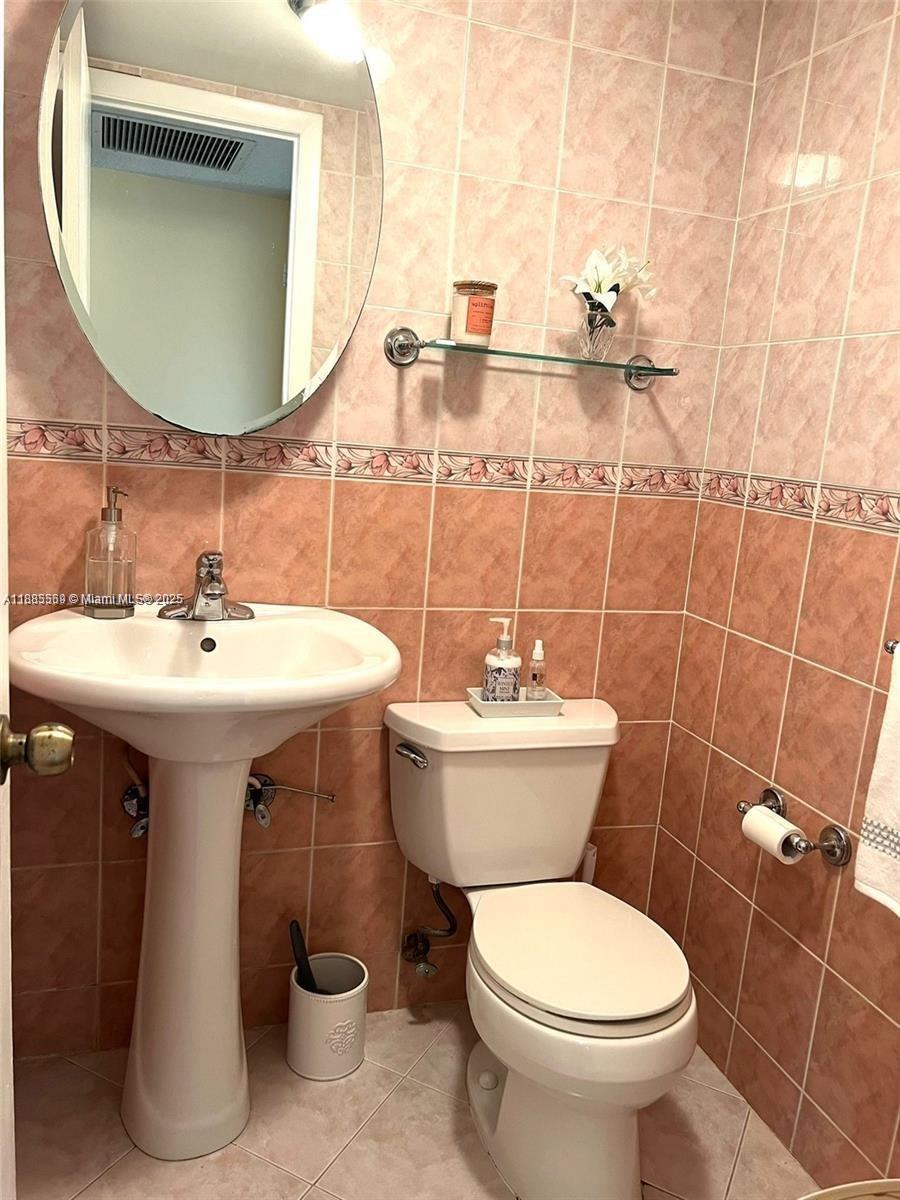 ALLINGTON TOWERS CONDO - Residential