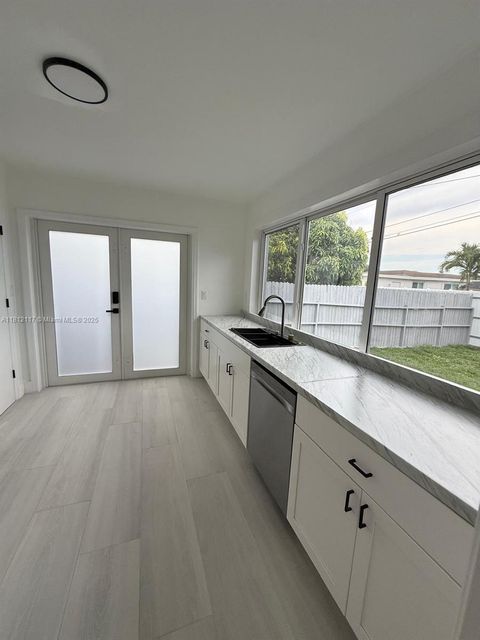 651 N 73rd Ave 2 Hollywood FL 33024