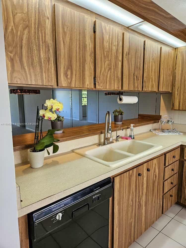 6085 Balboa Cir 403