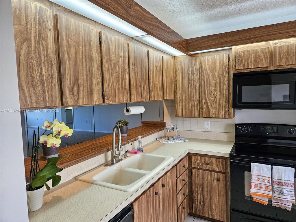 Photo of 6085 Balboa Cir #403, Boca Raton, FL 33433 (MLS # A11898214)