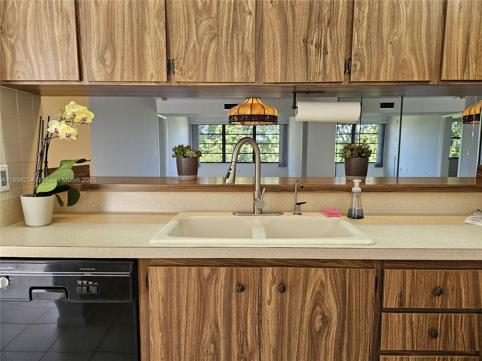 6085 Balboa Cir 403