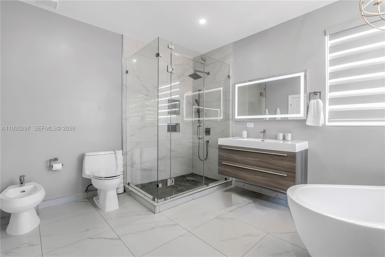 SUNSET LAKES PLAT THREE - Residential