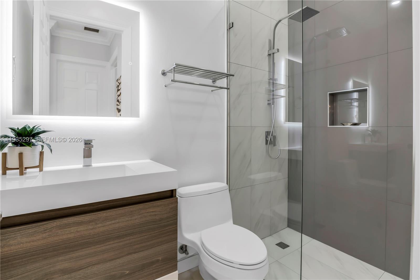 SUNSET LAKES PLAT THREE - Residential