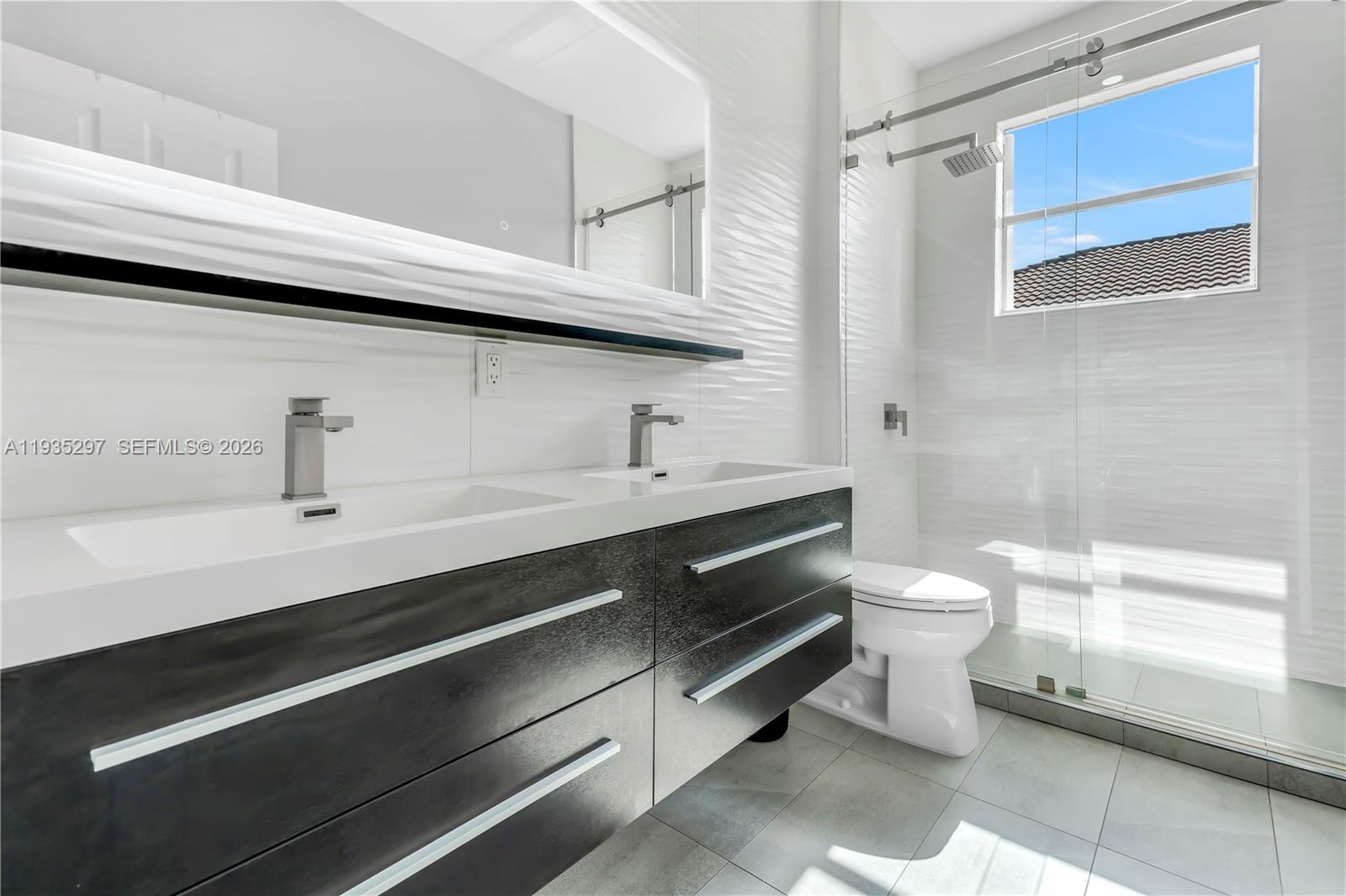 SUNSET LAKES PLAT THREE - Residential