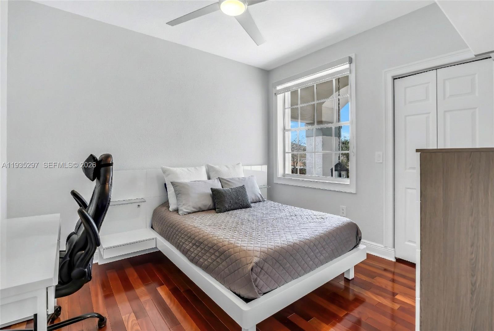 SUNSET LAKES PLAT THREE - Residential