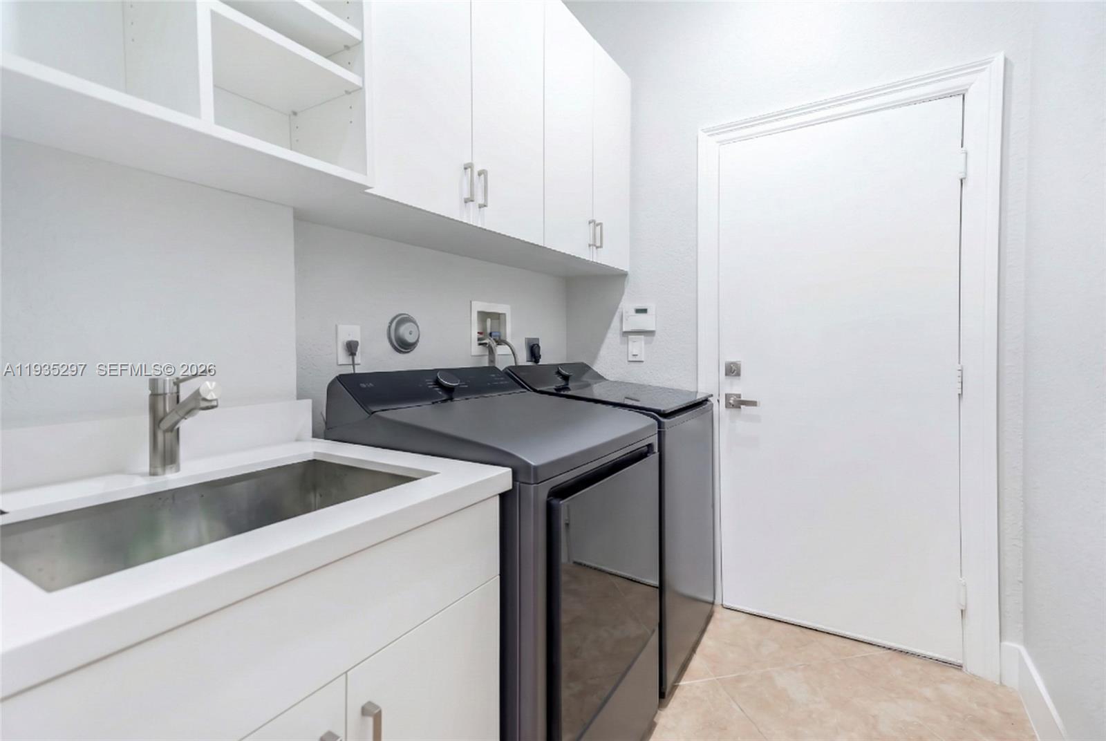 SUNSET LAKES PLAT THREE - Residential