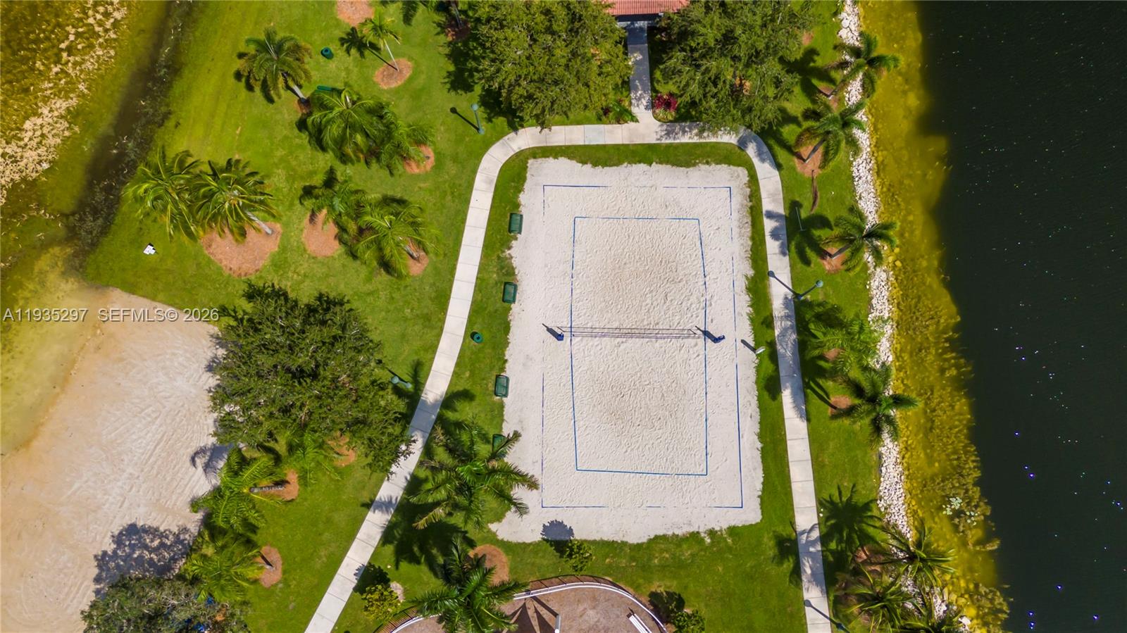 SUNSET LAKES PLAT THREE - Residential