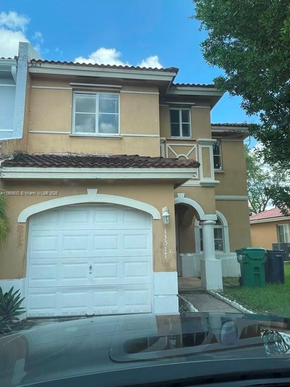 Very nice home in Naranja Gardens. 3 bedrooms, 2.5 bathrooms, big fenced backyard. Tenant pays for all utilities. Easy to show!