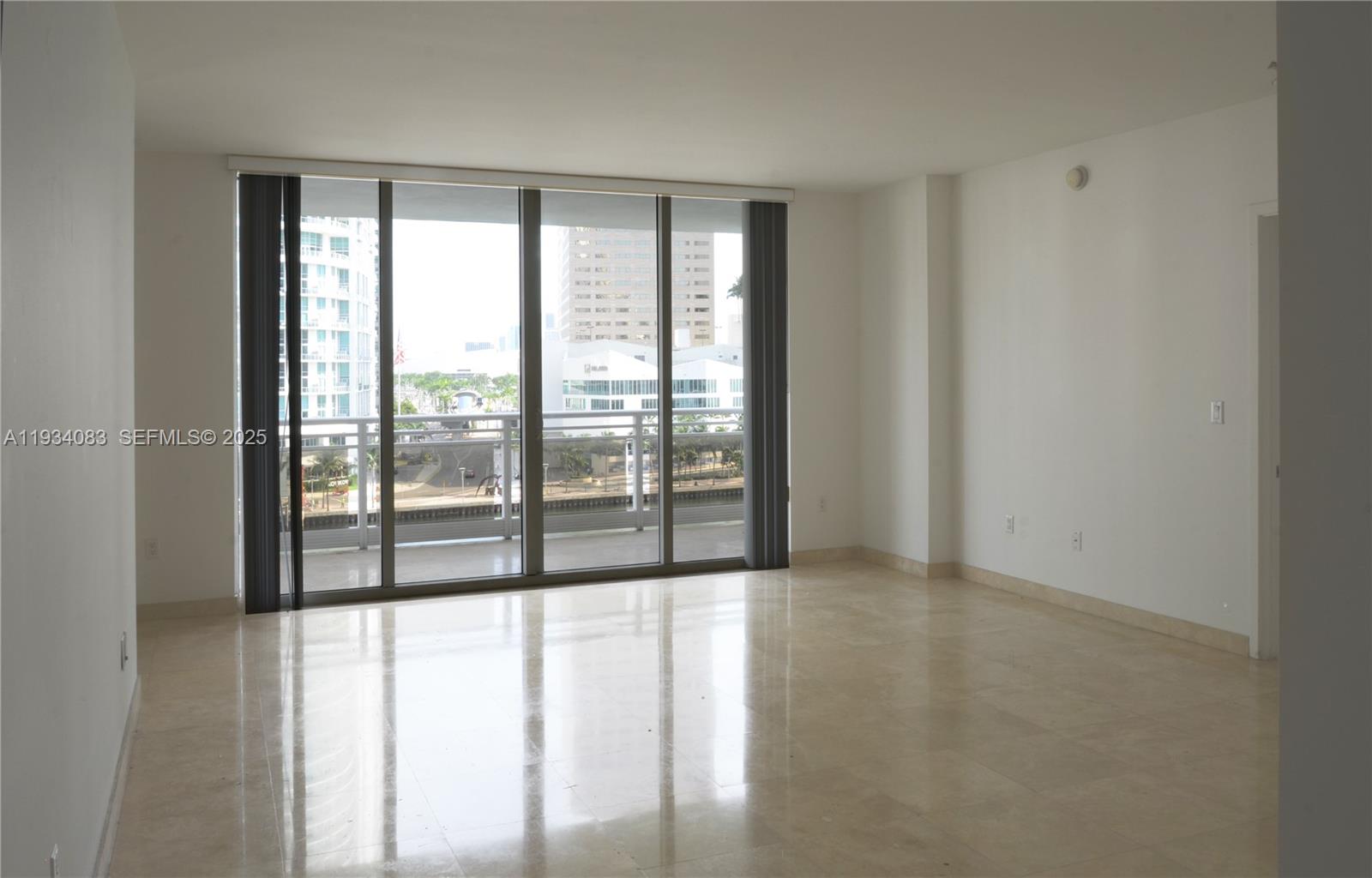 CARBONELL CONDO - Residential