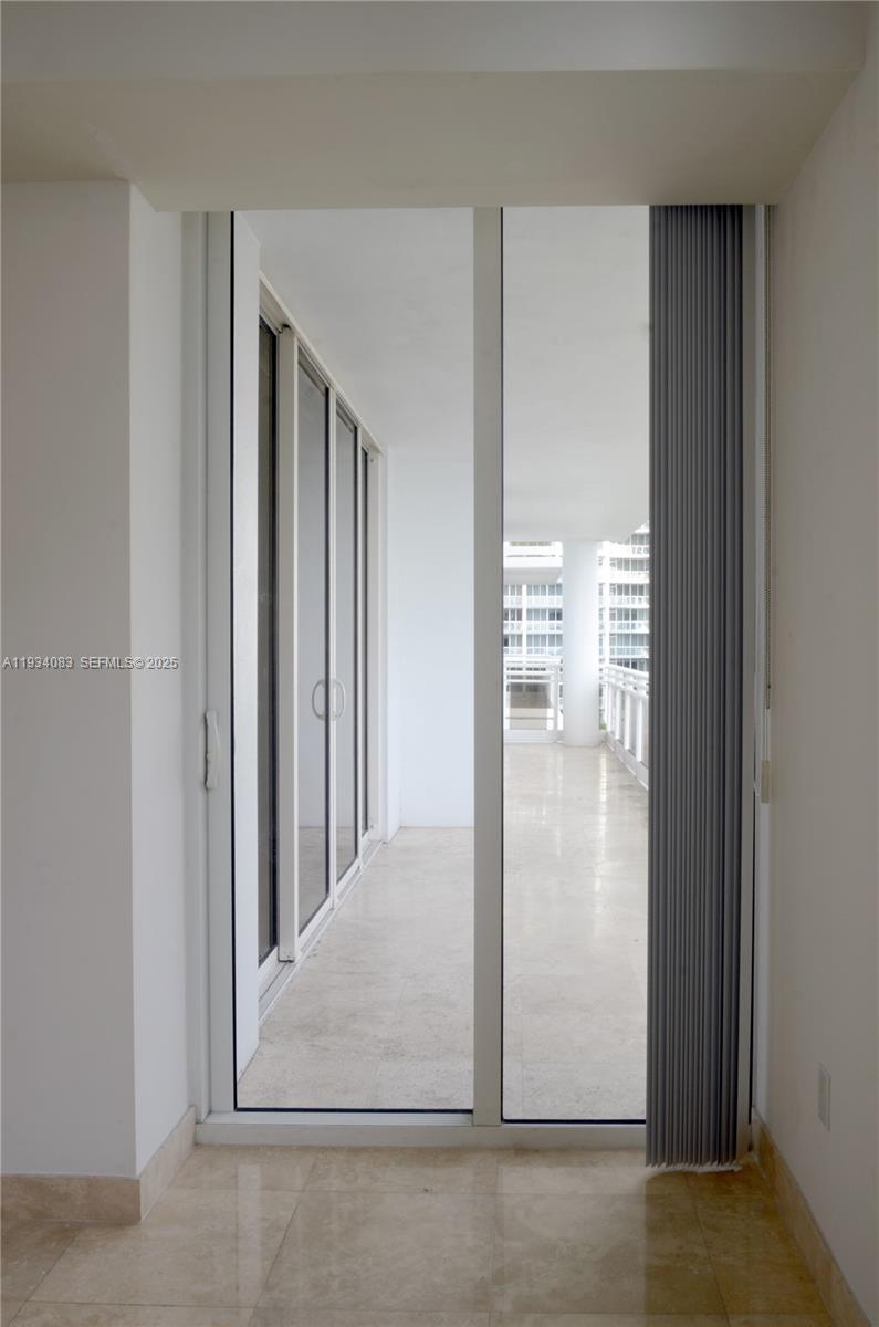 CARBONELL CONDO - Residential