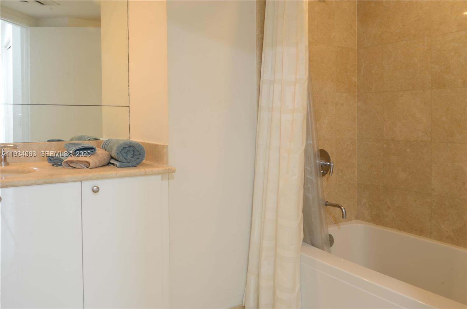 CARBONELL CONDO - Residential