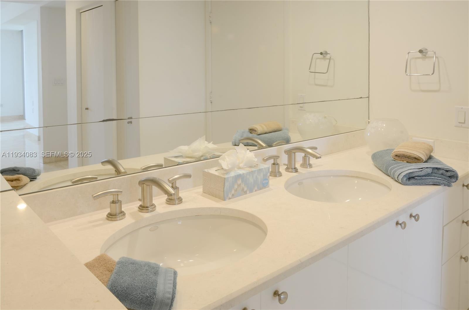 CARBONELL CONDO - Residential