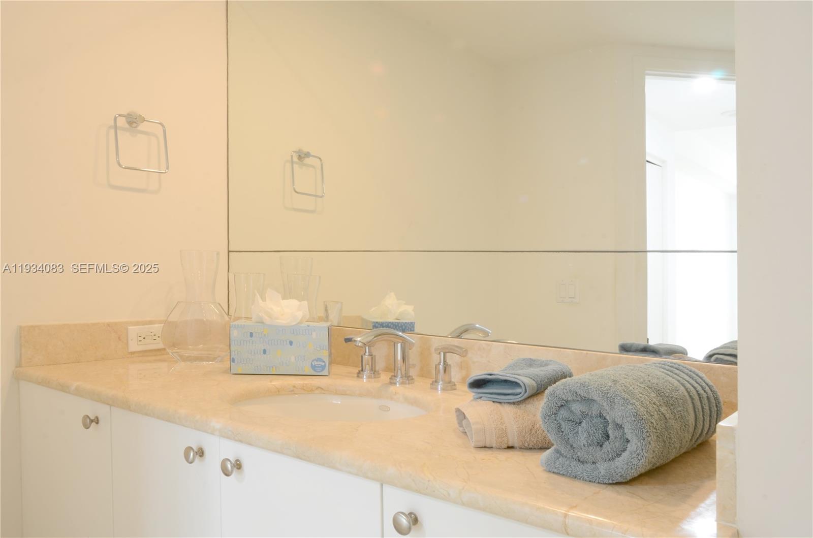 CARBONELL CONDO - Residential