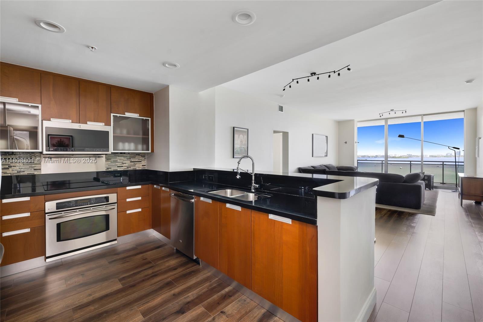 THE LEXI CONDO - Residential Lease