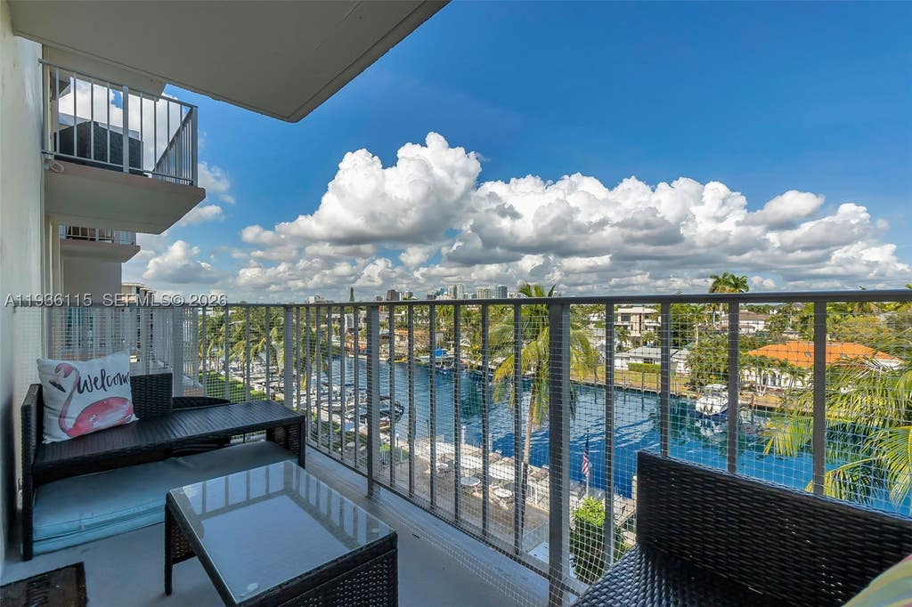 Photo of 1731 SE 15th St #511, Fort Lauderdale, FL 33316 (MLS # A11936115)