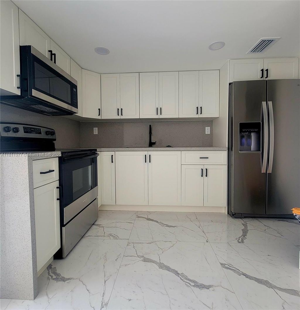 Photo of 5913 SW 36th Ct #13, Davie, FL 33314 (MLS # A11811977)