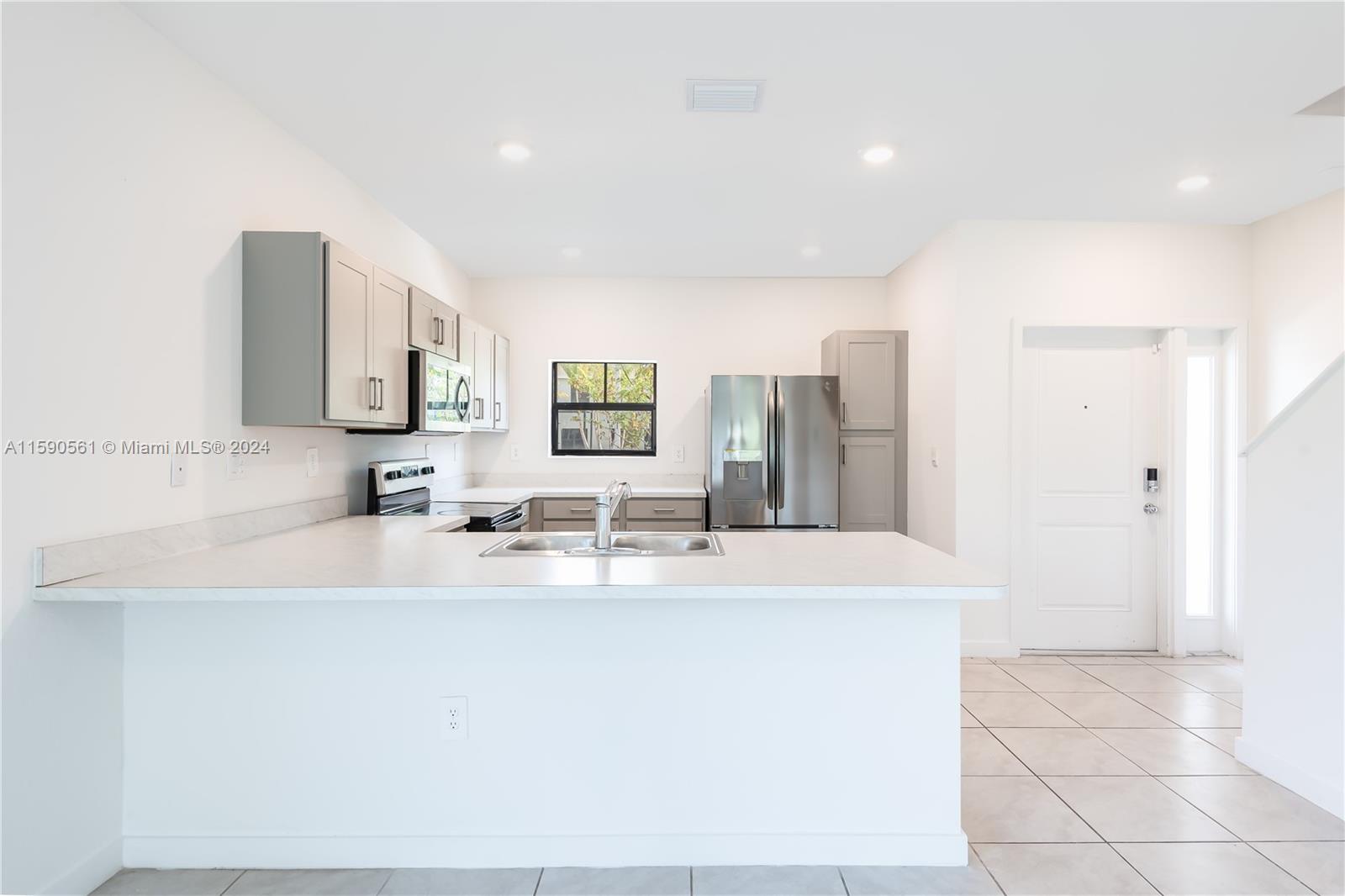 SEBASTIAN ISLE - Residential Lease