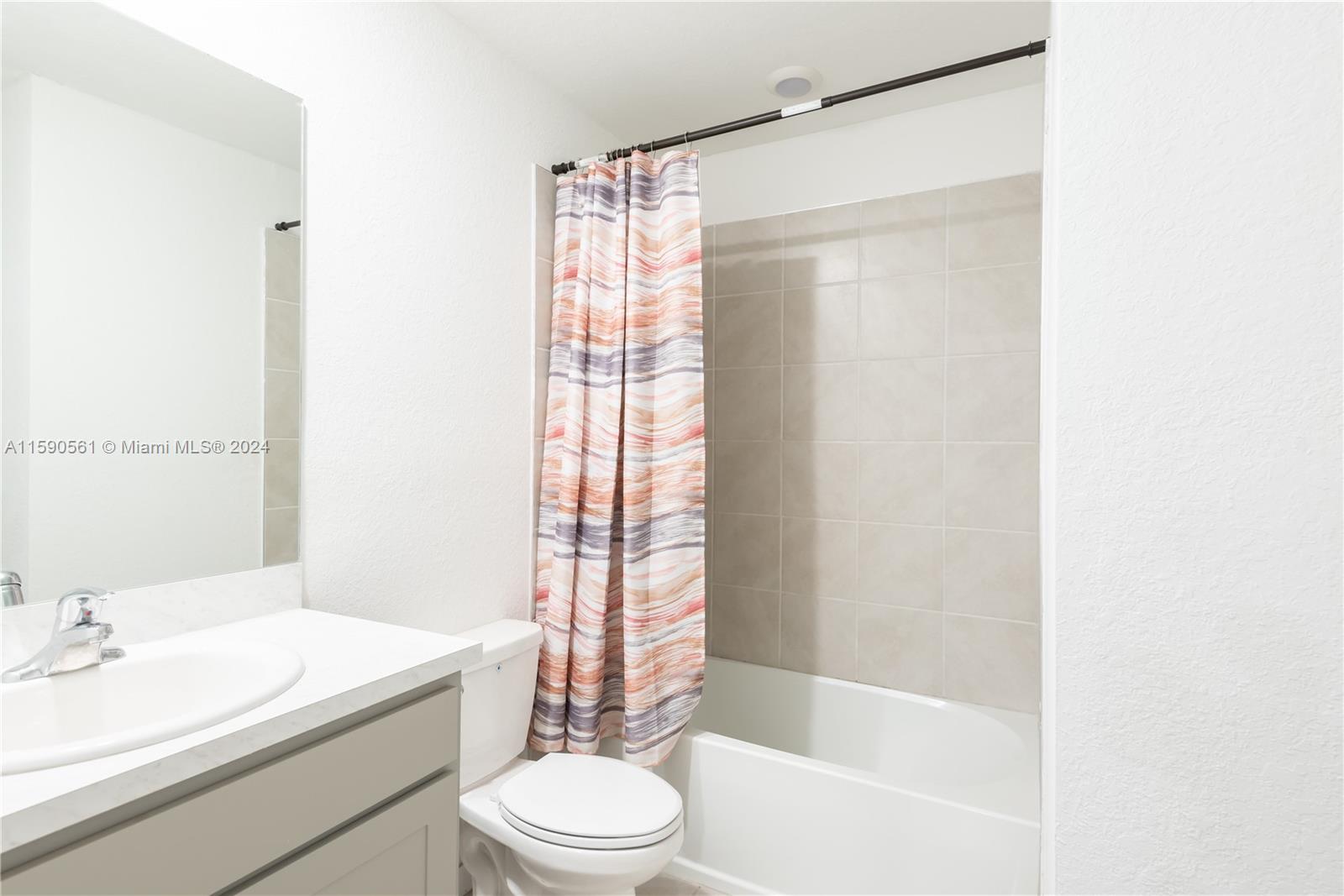 SEBASTIAN ISLE - Residential Lease