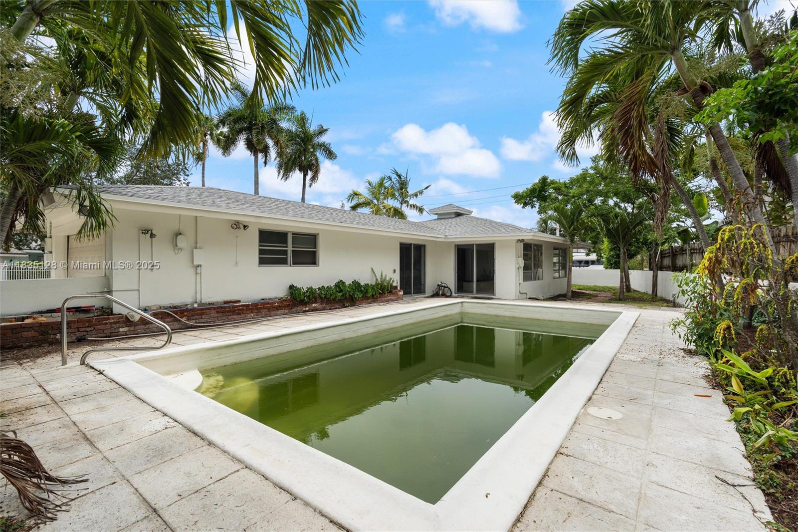 RIO VISTA ISLES - Residential