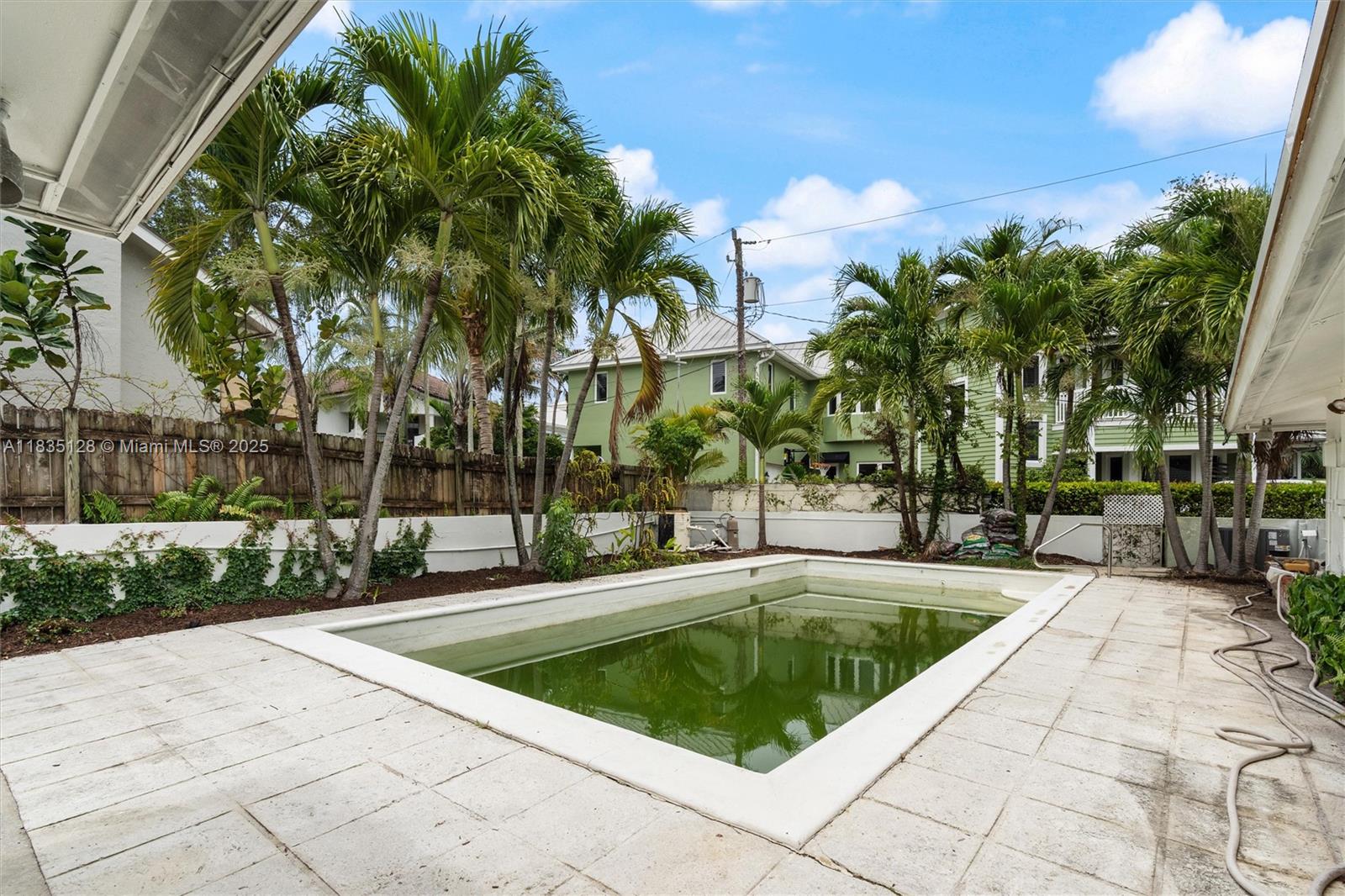 RIO VISTA ISLES - Residential