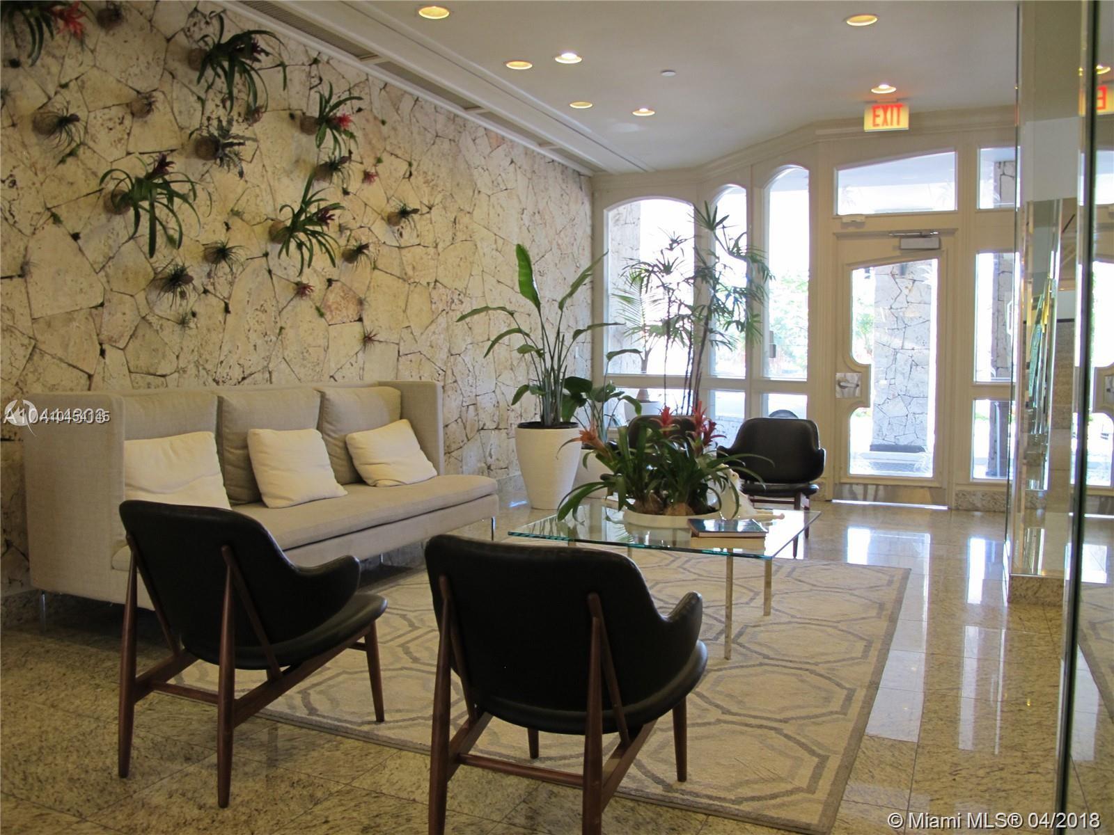Beautiful apartment 2 bedrooms 2 bathrooms with breathtaking view of Biscayne Bay from Miami beach to Downtown Miami. Washer & dryer in the unit. Full amenities building. Gym/Spa. Store, Concierge, valet parking, bar, library w internet access. Heated pool, jacuzzi tub,4 tennis courts. Centrally located in Biscayne Upper East side. Minutes to the shops of Midtown and Design District. Close to Mia Airport. Near trendy Wynwood with it's award winning restaurants and art galleries.
