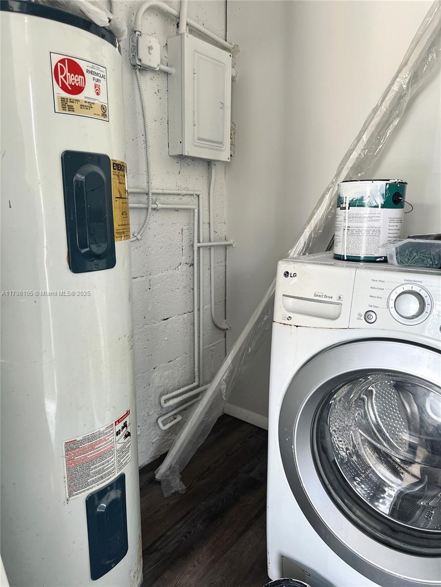 PALM LANE VILLA - Residential Lease