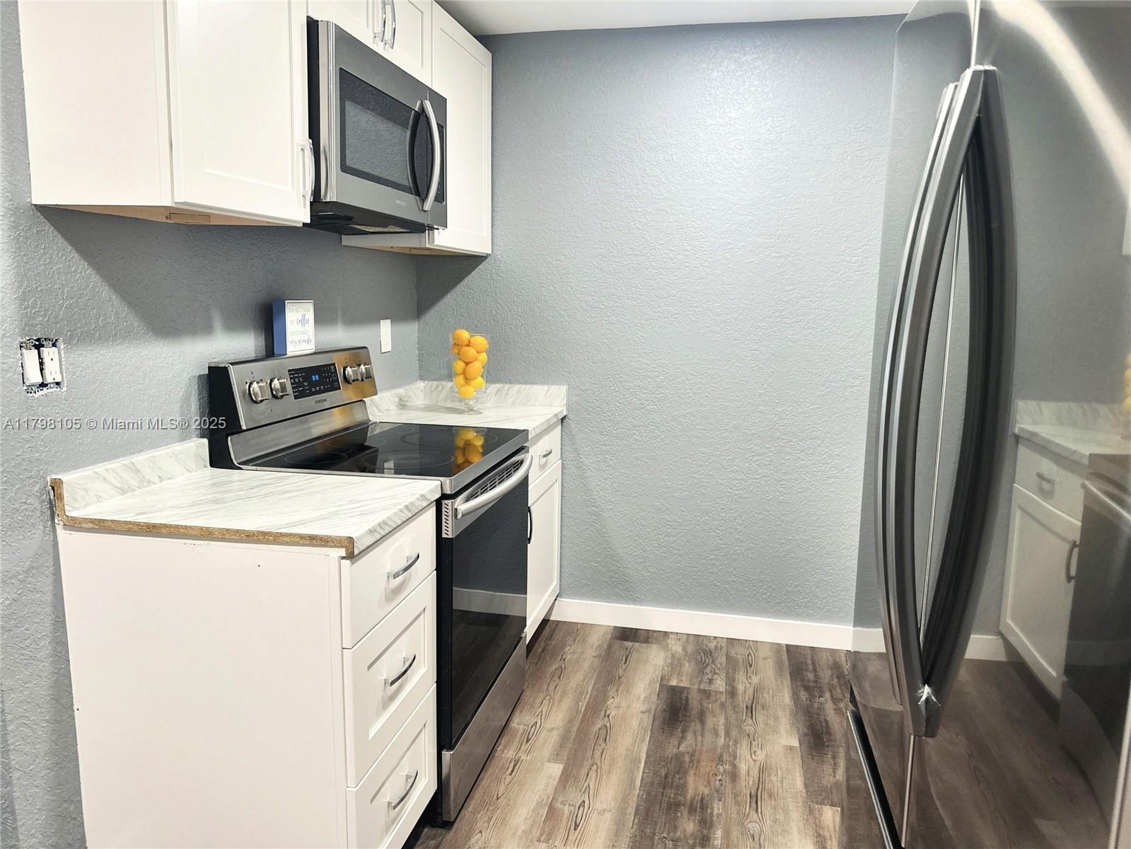 PALM LANE VILLA - Residential Lease