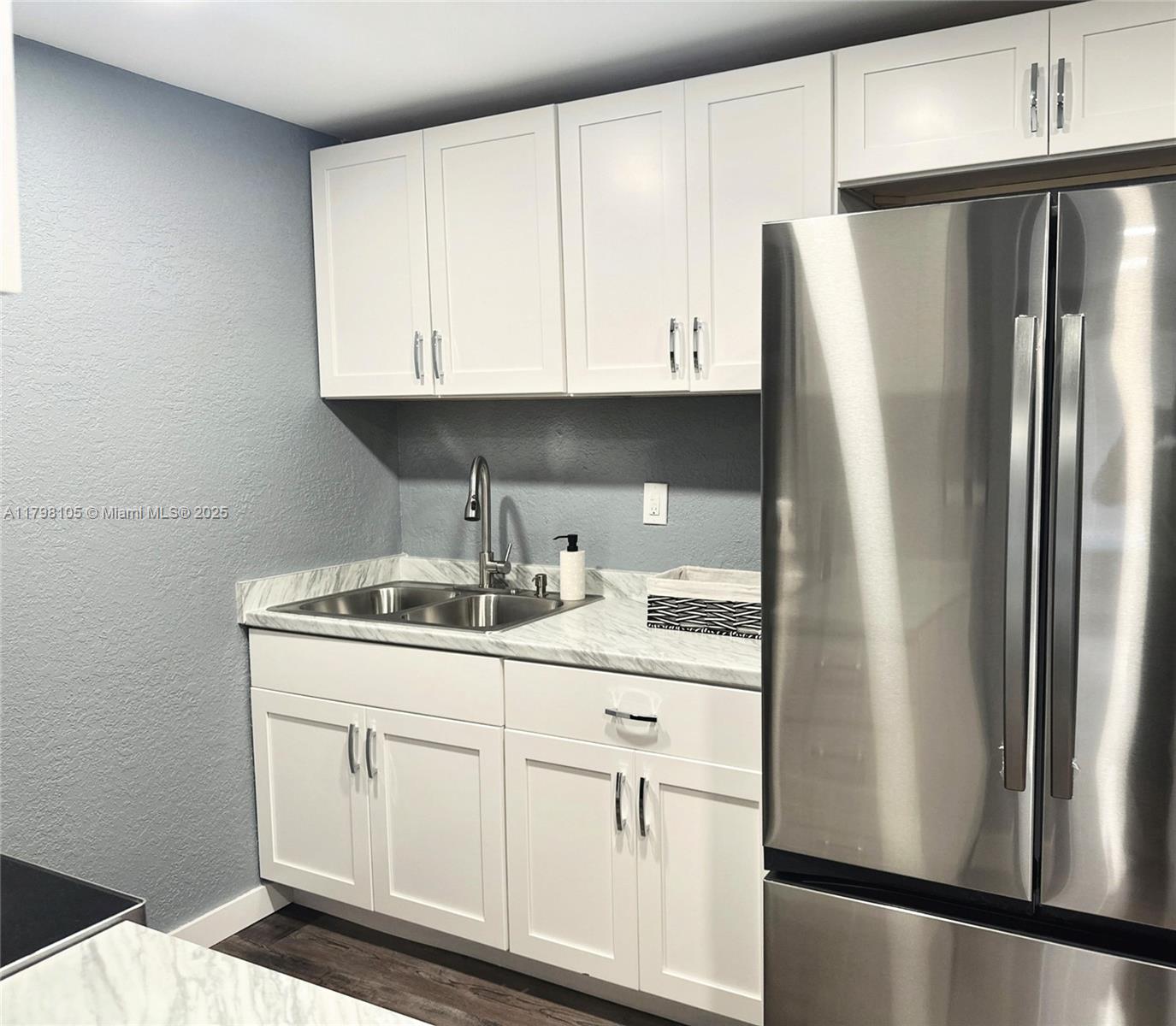 PALM LANE VILLA - Residential Lease