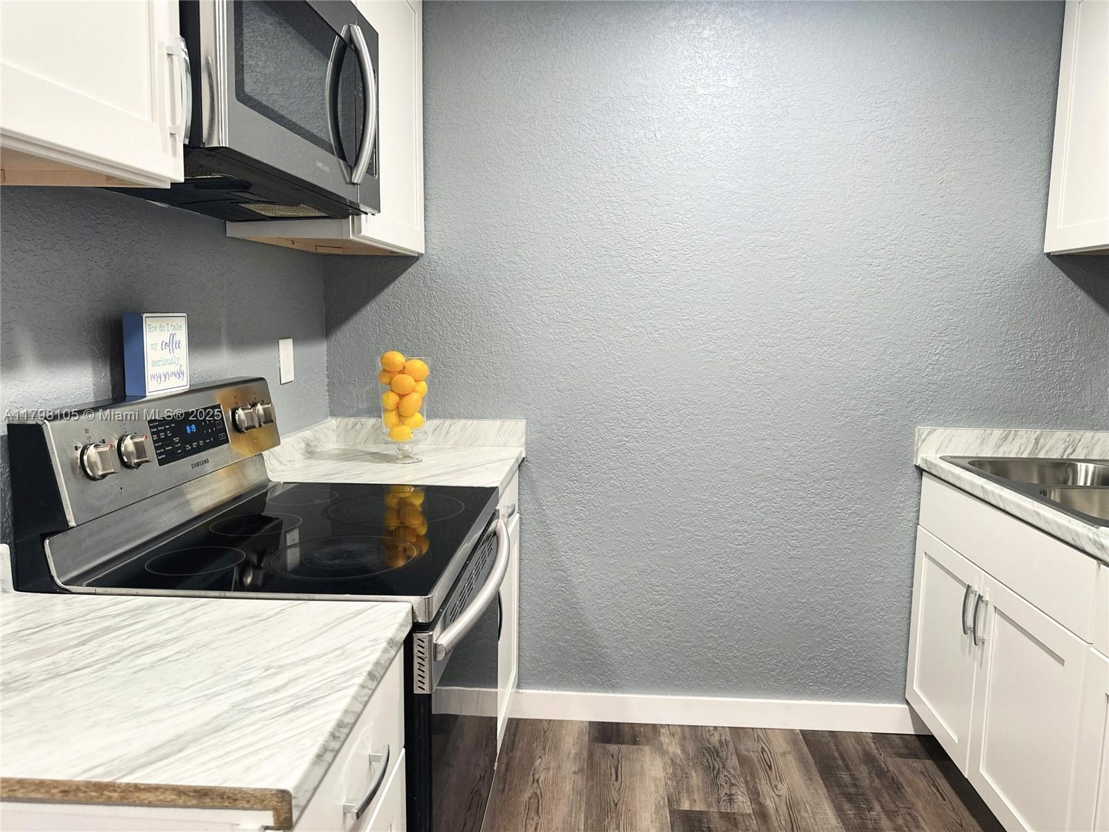 PALM LANE VILLA - Residential Lease