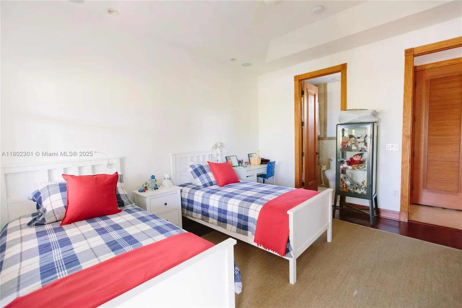 Key Biscayne, Florida 33149, United States, 5 Bedrooms Bedrooms, ,6 BathroomsBathrooms,Residential,Active,128667