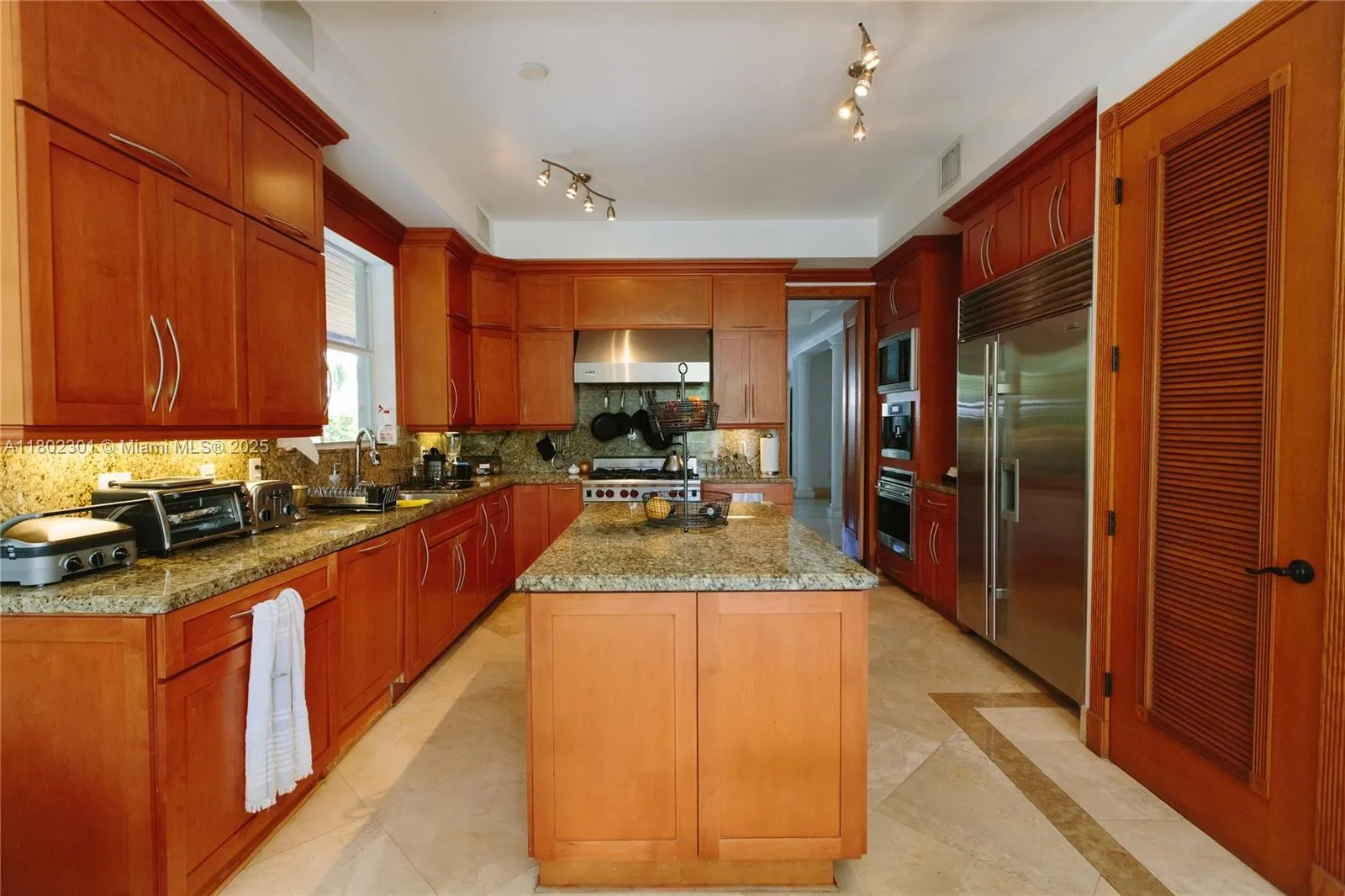 Key Biscayne, Florida 33149, United States, 5 Bedrooms Bedrooms, ,6 BathroomsBathrooms,Residential,Active,128667