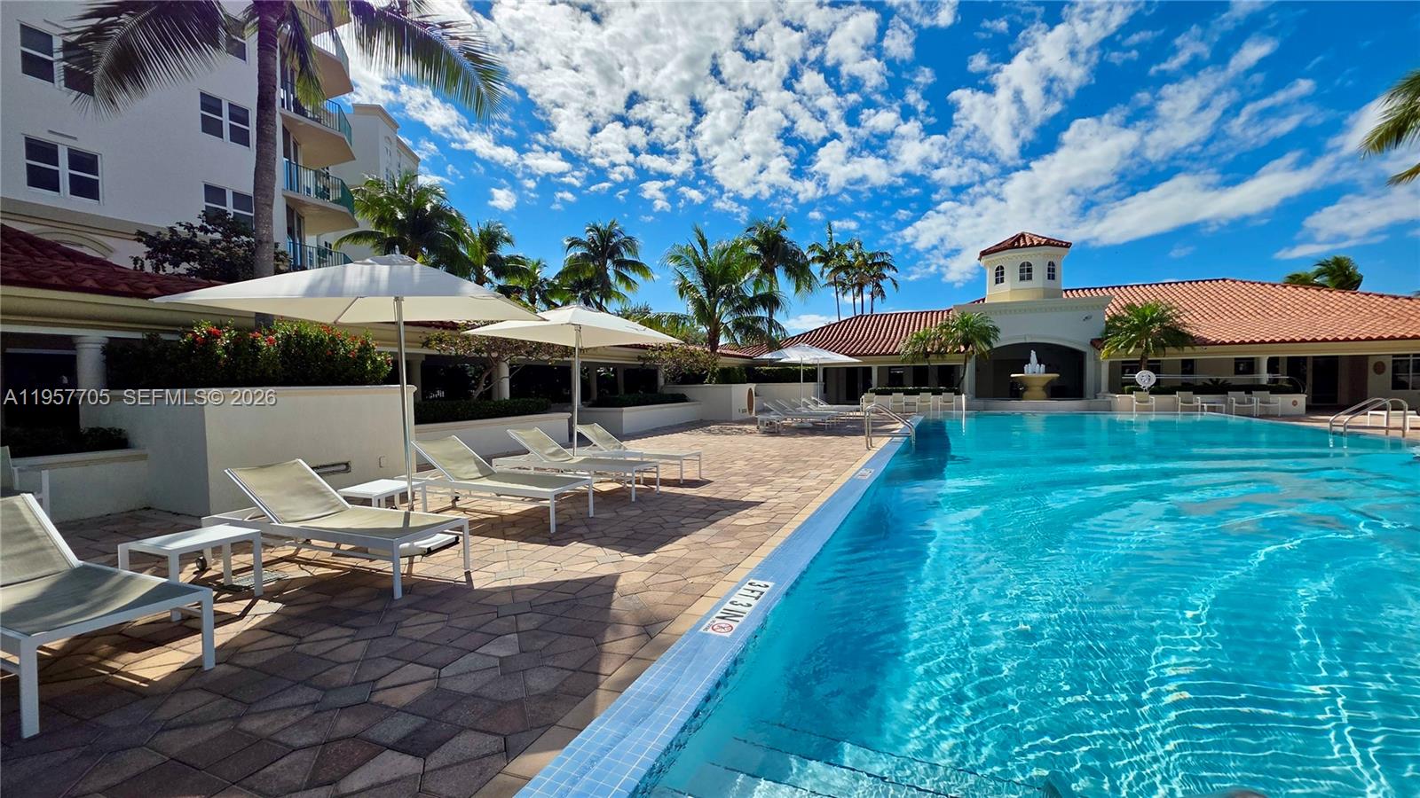 TURNBERRY VLG NO TOWER CO - Residential Lease