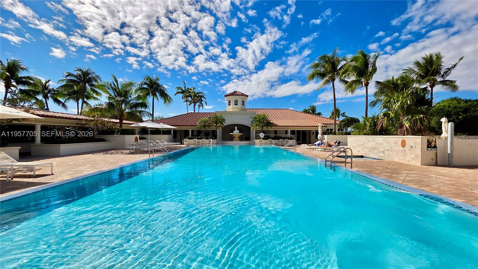 TURNBERRY VLG NO TOWER CO - Residential Lease