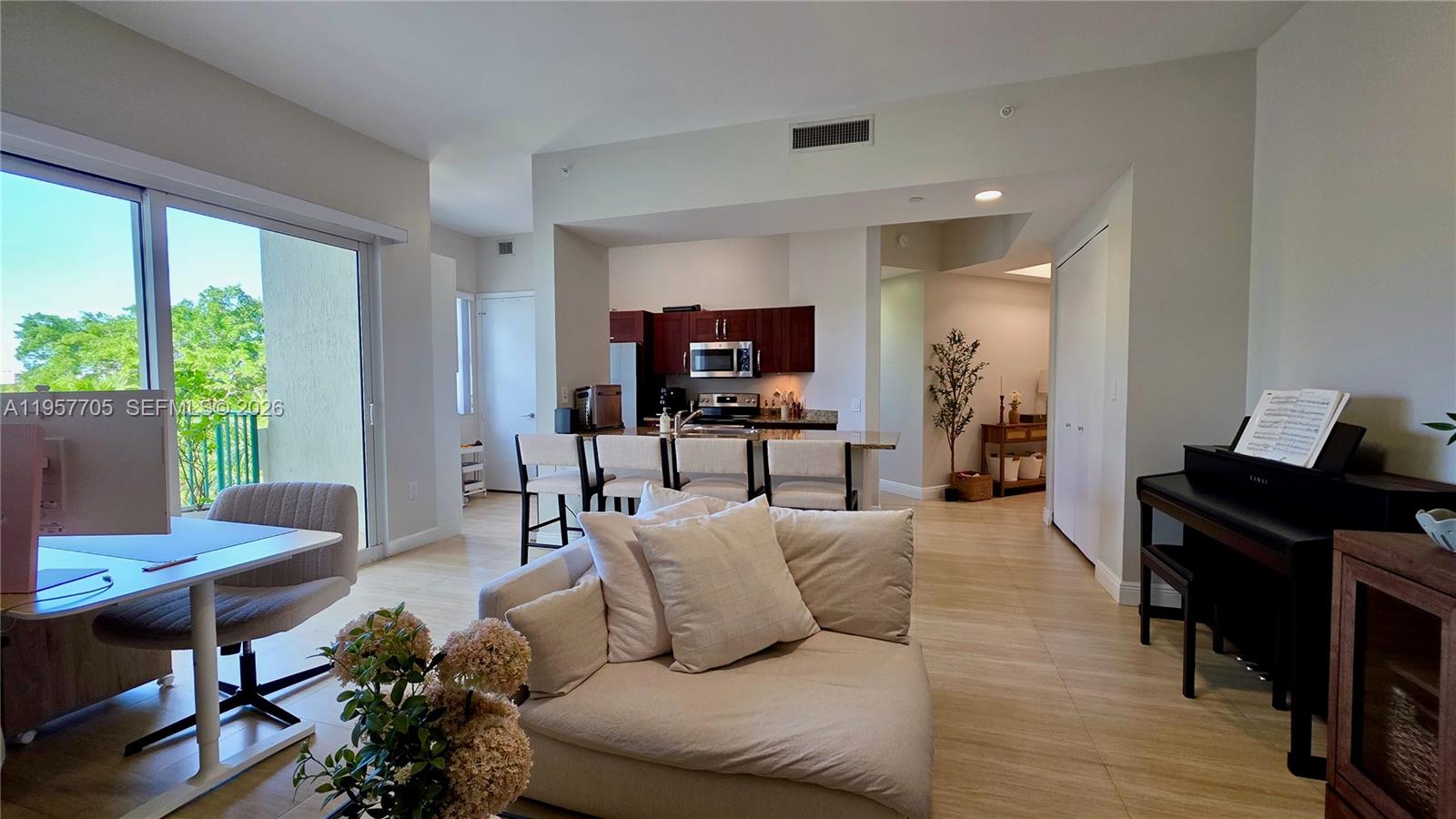 TURNBERRY VLG NO TOWER CO - Residential Lease