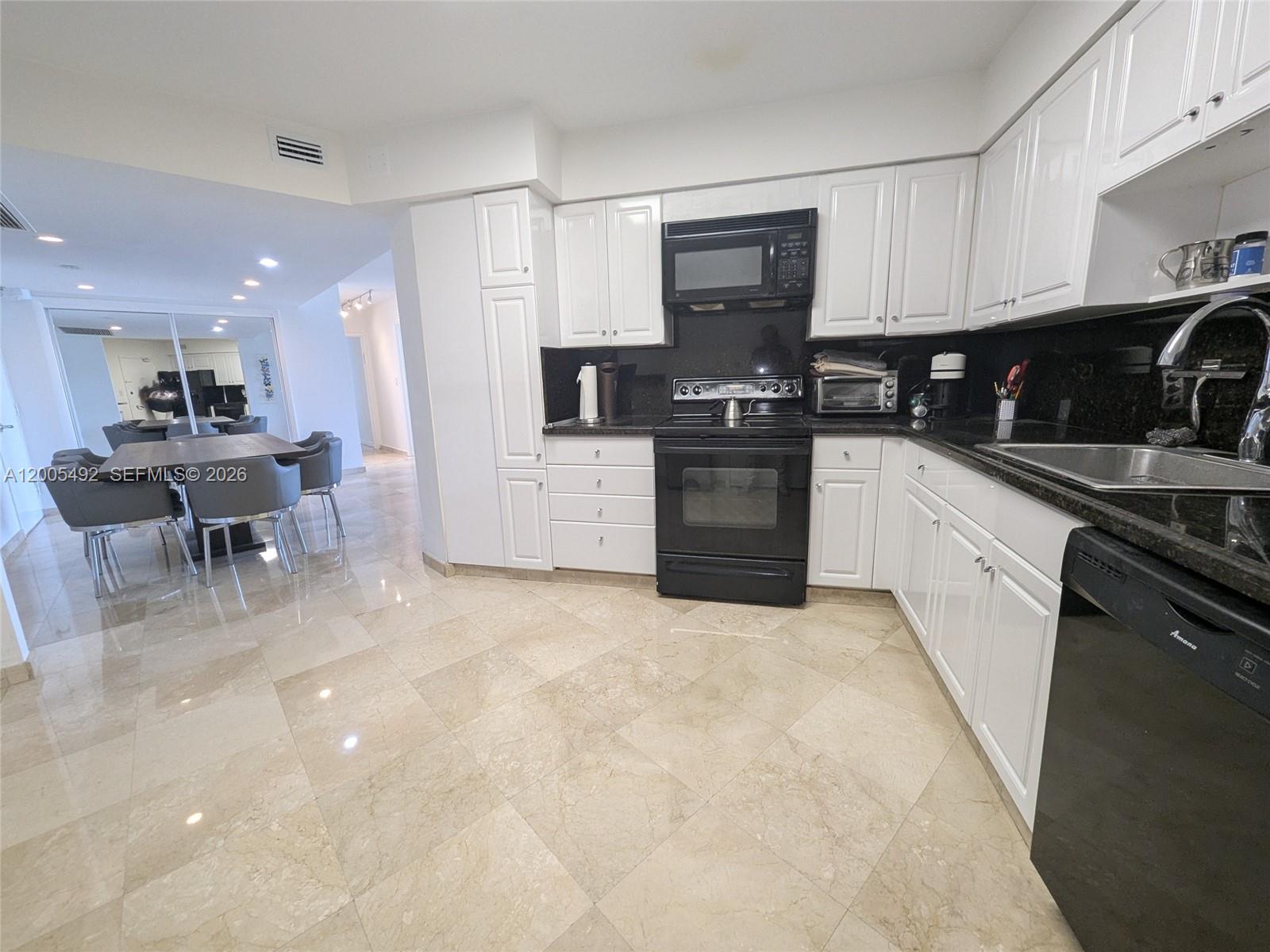 5161 Collins Ave 518