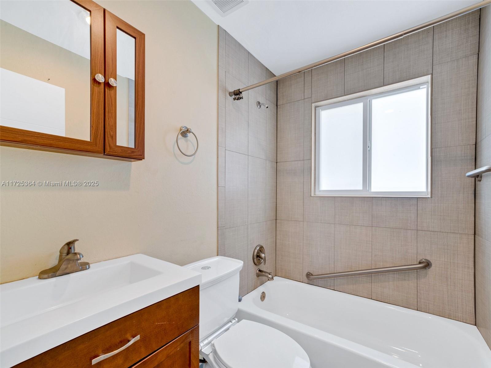 1520 NE 14th Ter