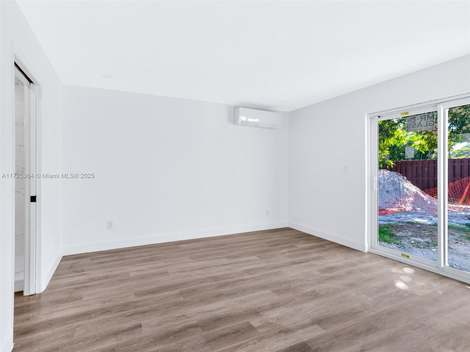 1520 NE 14th Ter