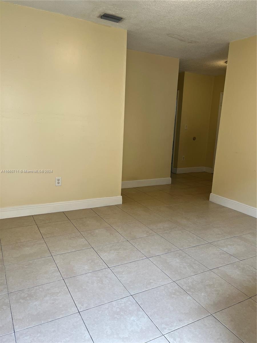 TOWN OF HIALEAH FLA - Residential Lease