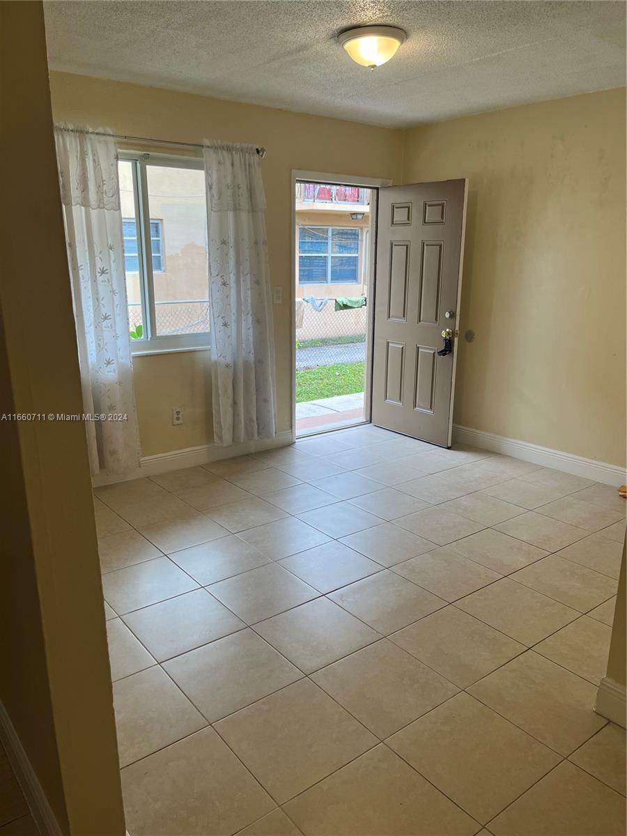 TOWN OF HIALEAH FLA - Residential Lease