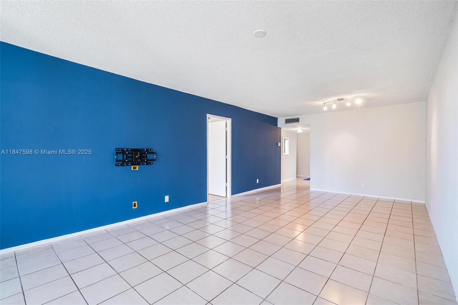 3150 NE 48th Ct 107